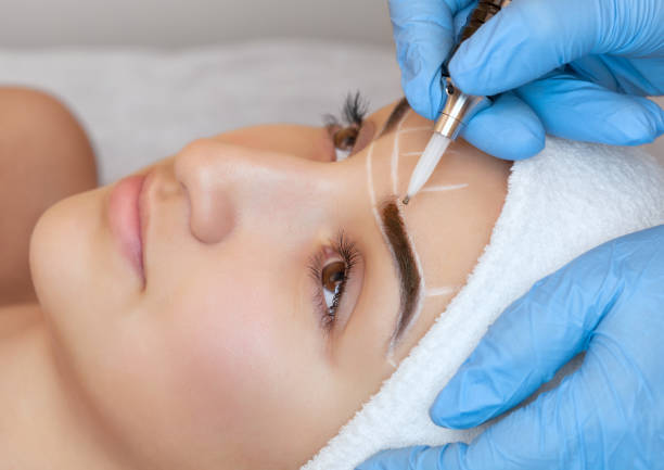 Eyebrows marking before surgery